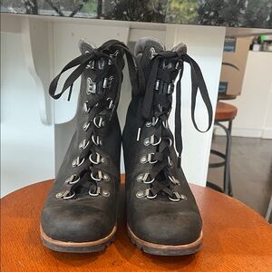 SOREL SUEDE ANKLE BOOT  Black Lace-Up